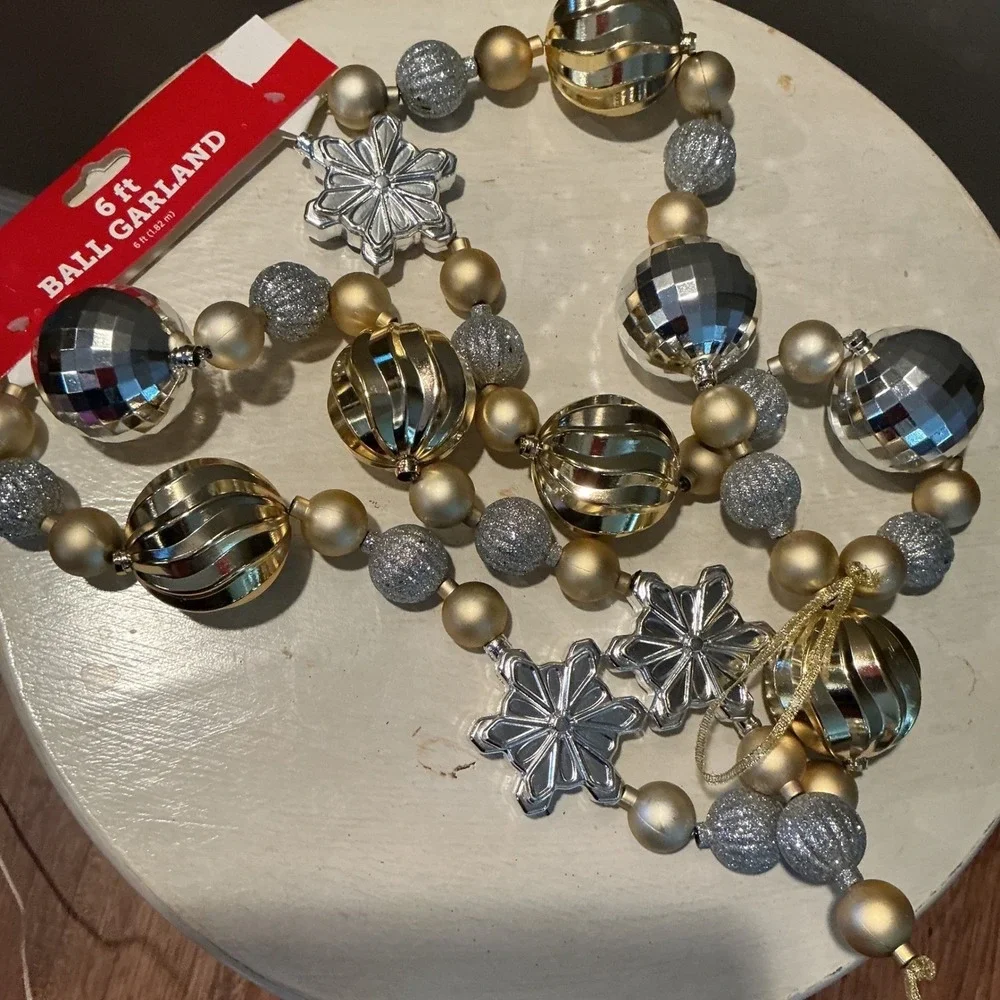 Holiday Style‎ 6 ft Ball Garland Gold Silver Snowflake Ornaments Christmas Decor